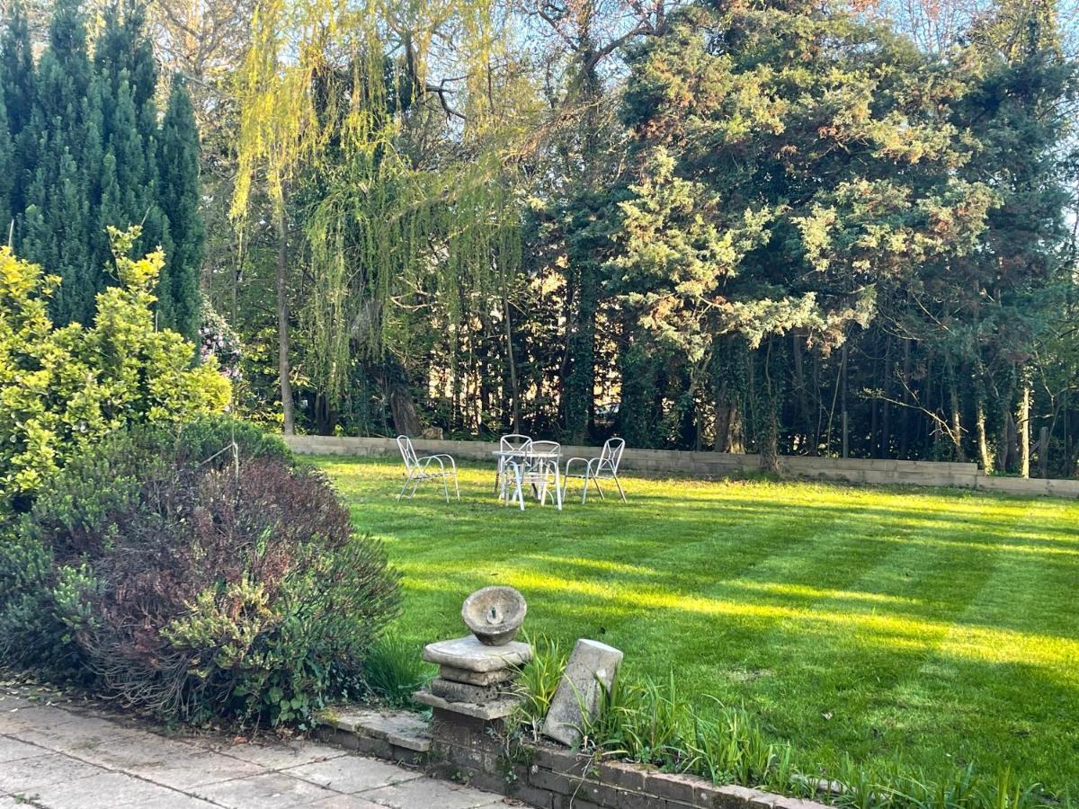 Da Vinci Guest House & Guest Parking, A Real Gem Crawley  Exterior foto