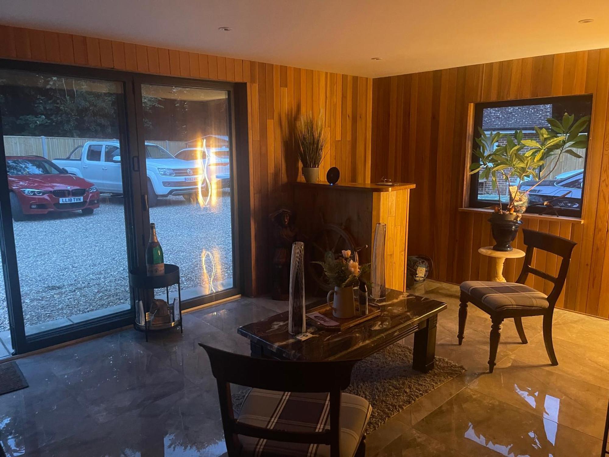 Da Vinci Guest House & Guest Parking, A Real Gem Crawley  Exterior foto