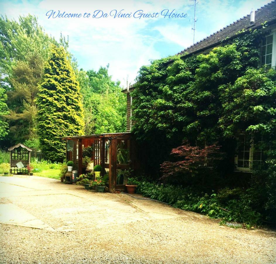 Da Vinci Guest House & Guest Parking, A Real Gem Crawley  Exterior foto